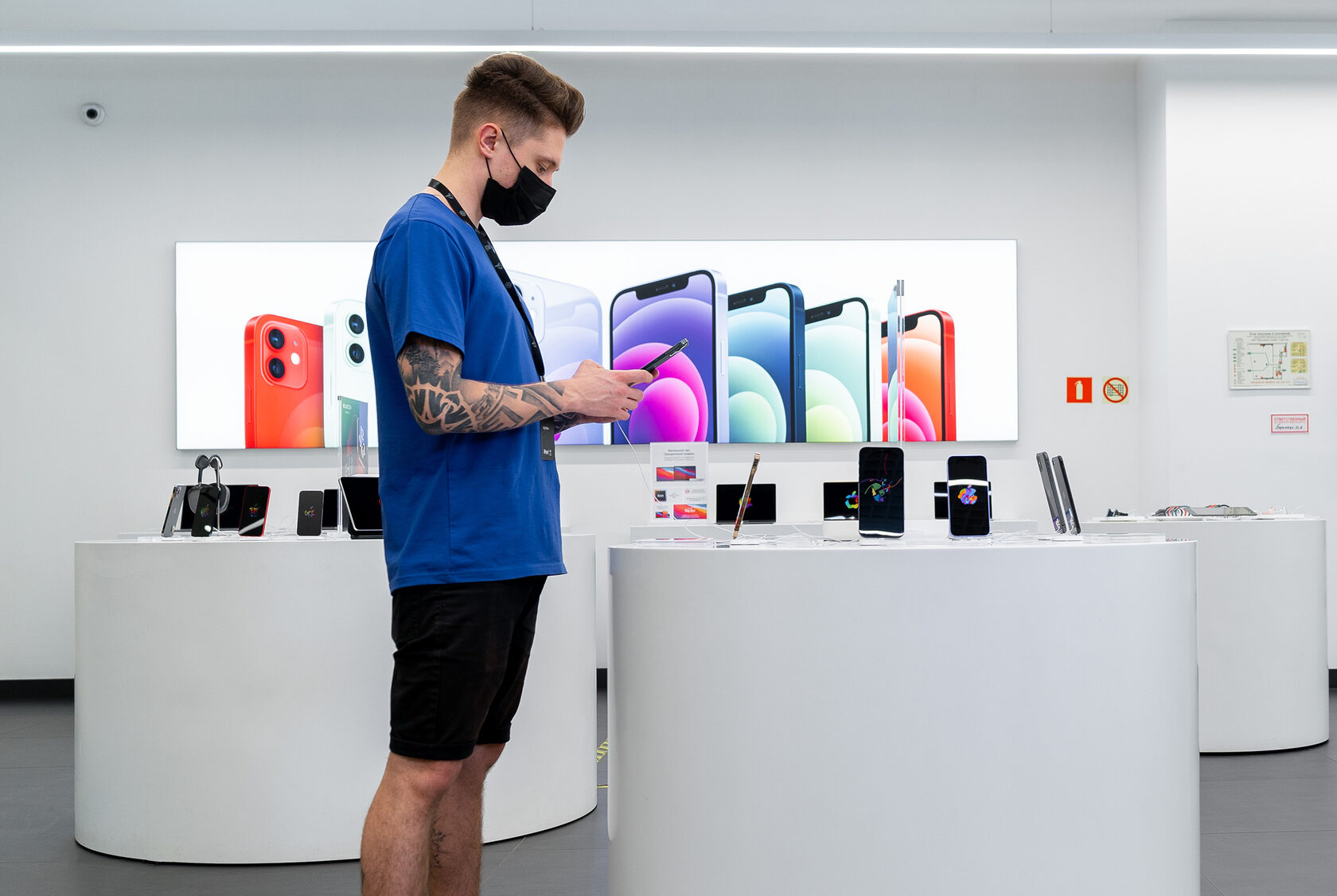 Магазин айфонов. Бутик iphone. Магазин айфонов в СПБ. Iphone Store.